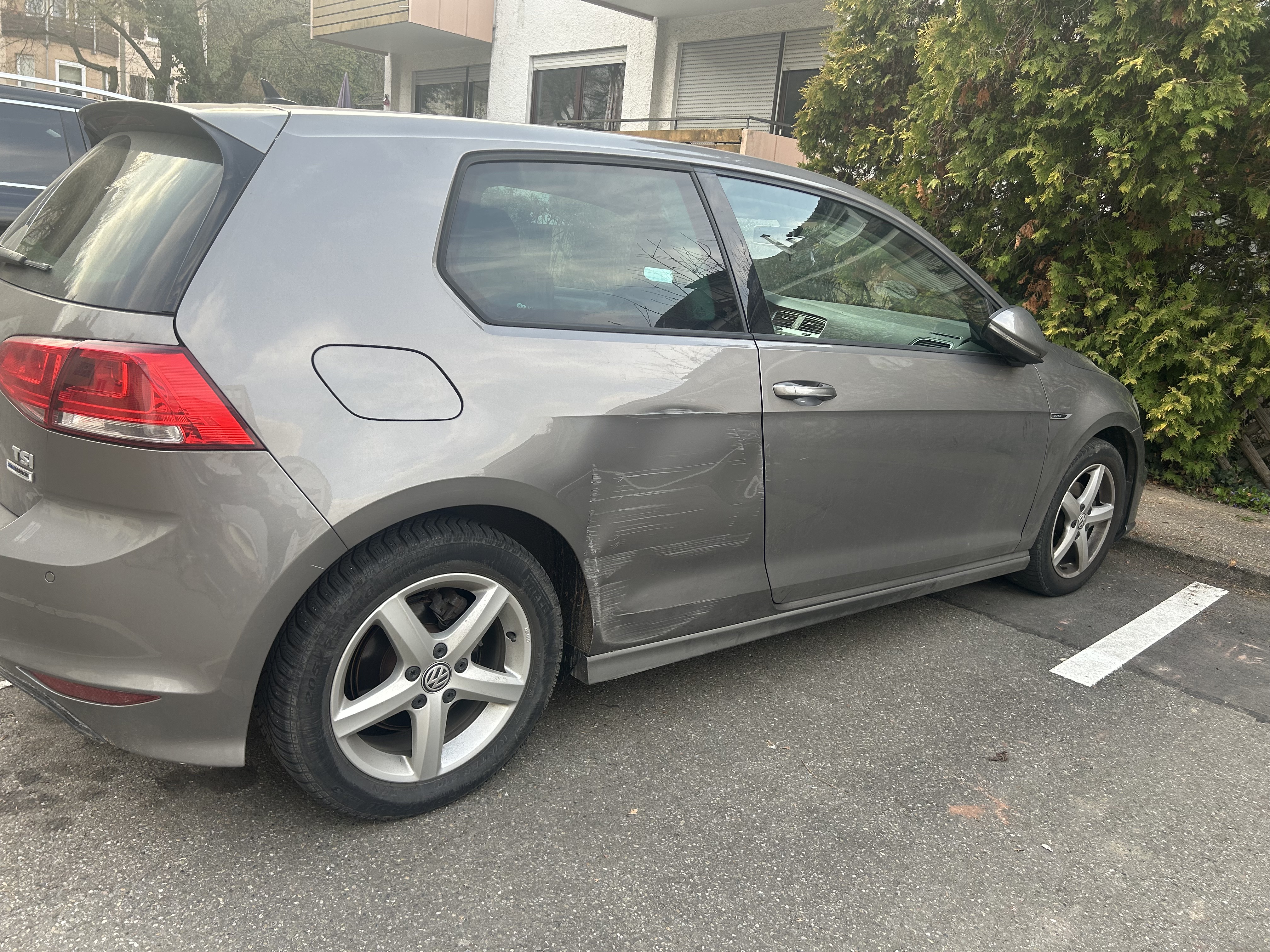 Seitenschaden am Fahrzeug – Gutachten nach Unfall in Stuttgart